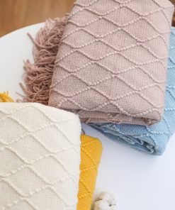 Alternative view of Manta Tejida  Amarilla